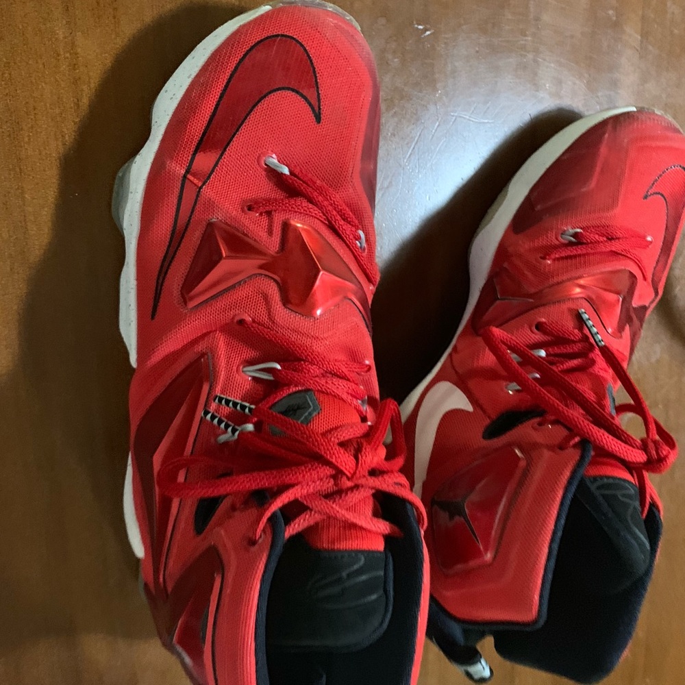 Lebron Basketball shoes